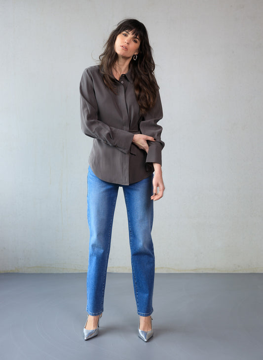 Yest blouse chocolade bruin zijde look model Clara chocolate brown