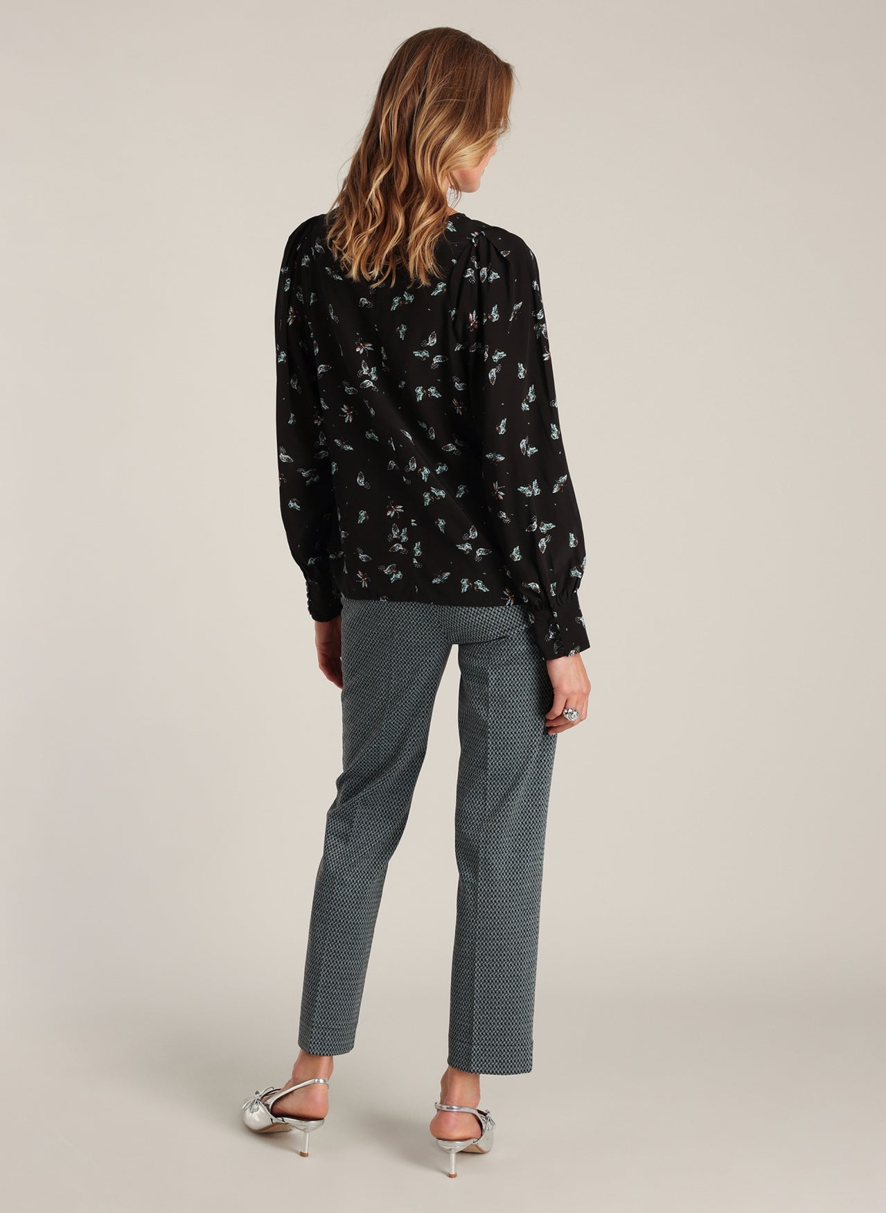 Yest shirt zwart met print vlinders model demetra