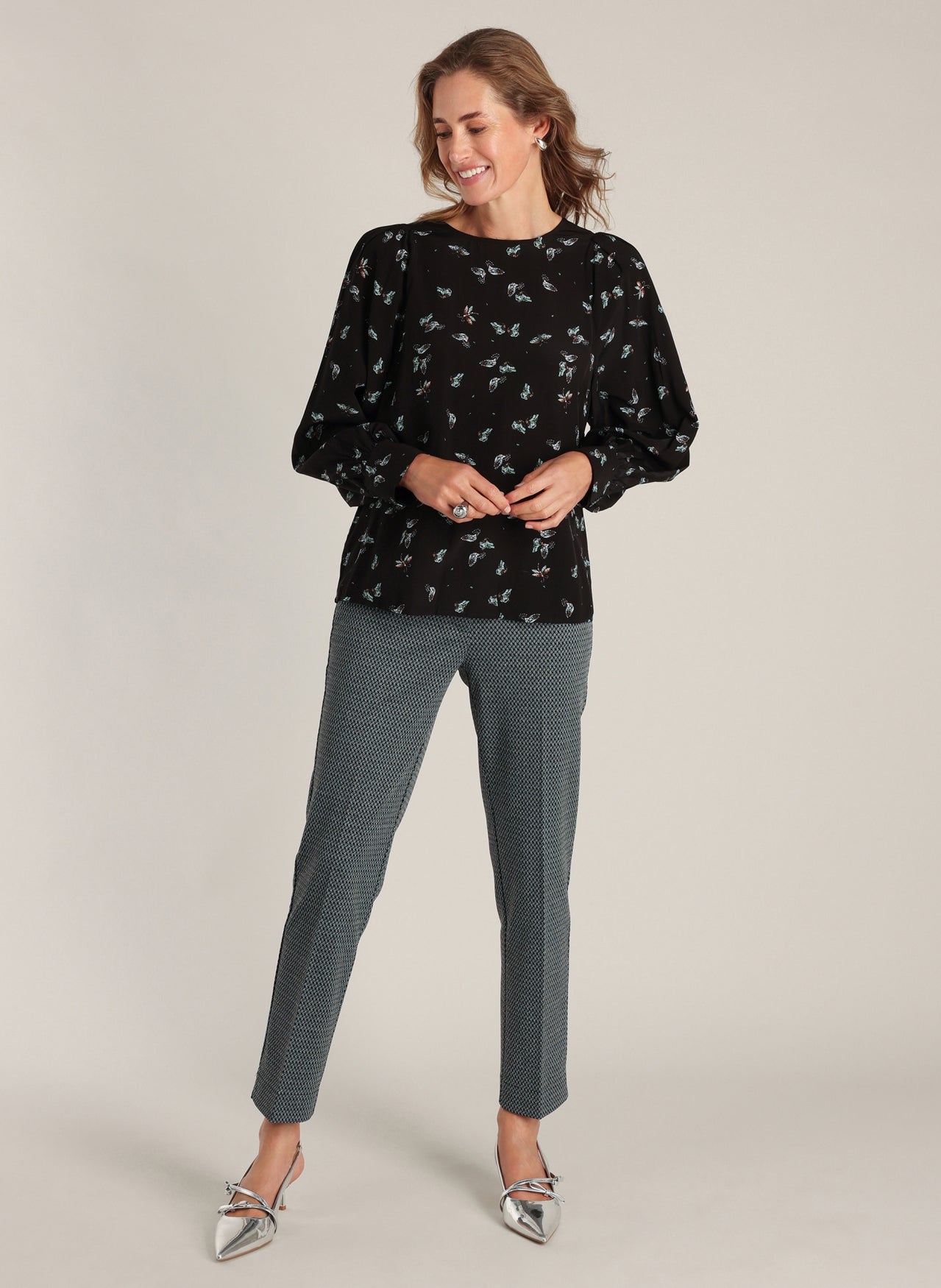Yest shirt zwart met print vlinders model demetra