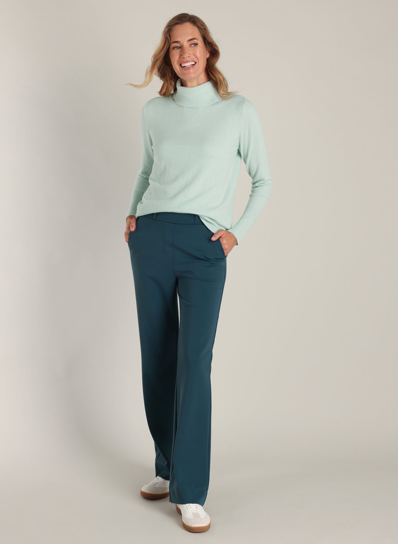 Yest pantalon travel stof flared fit model Diona teal green lengte 30