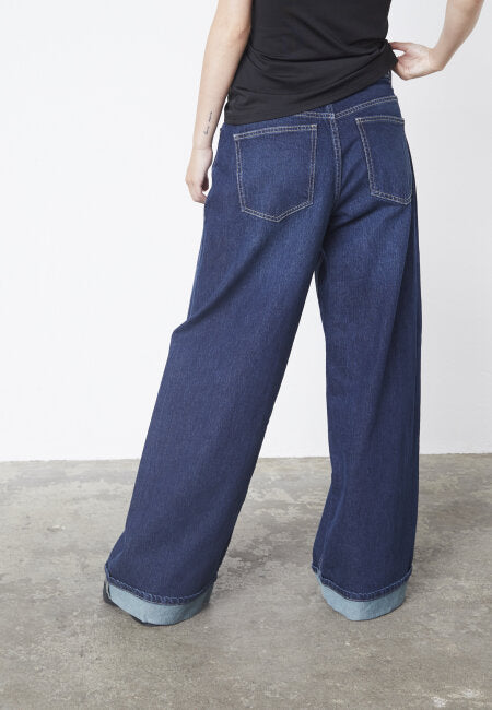 Sisters Point jeans donker blauw met omslag model Ollie dark blue wash