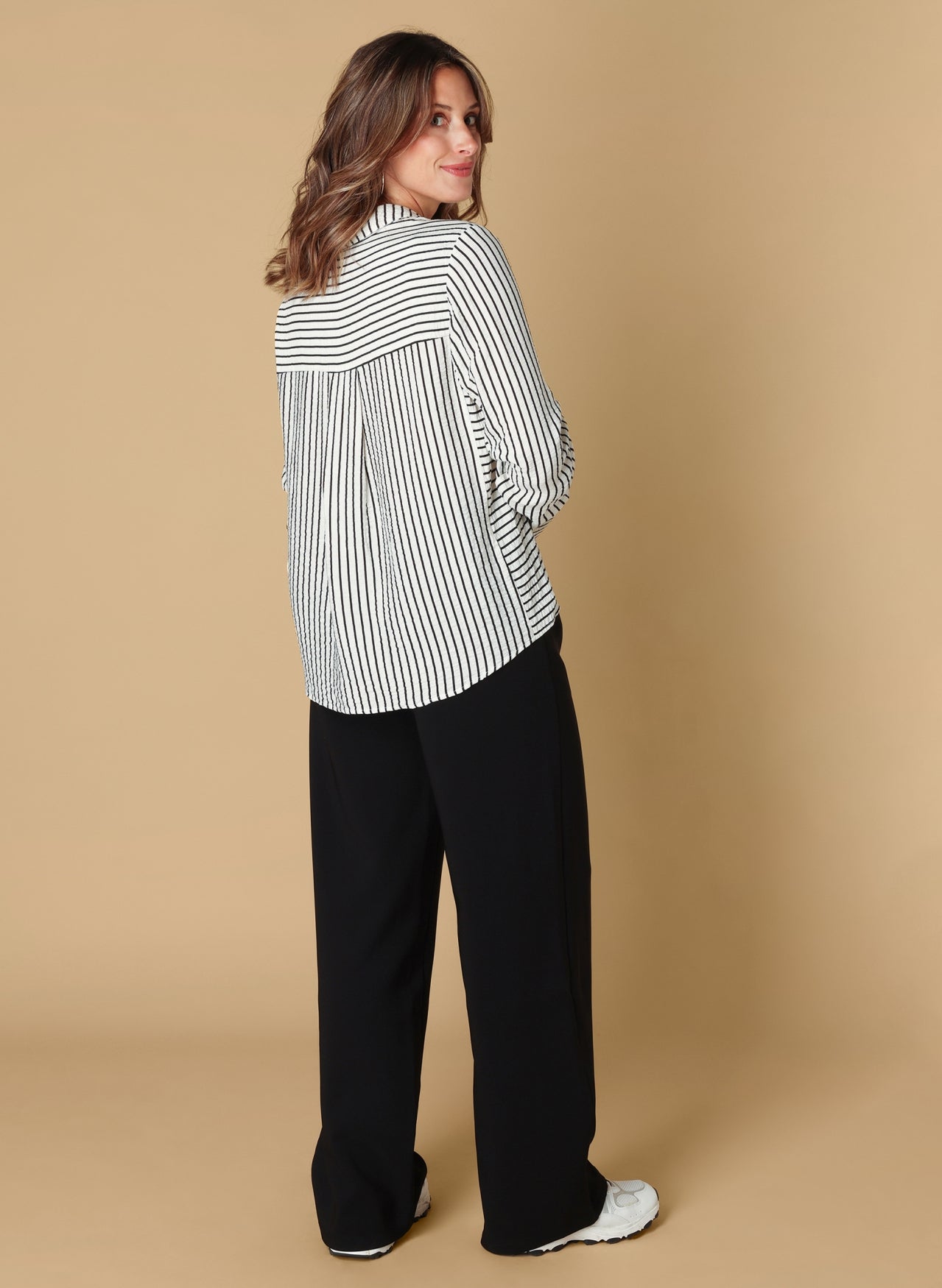 Ivy Beau blouse zwart wit gestreept model Syra pinstripe