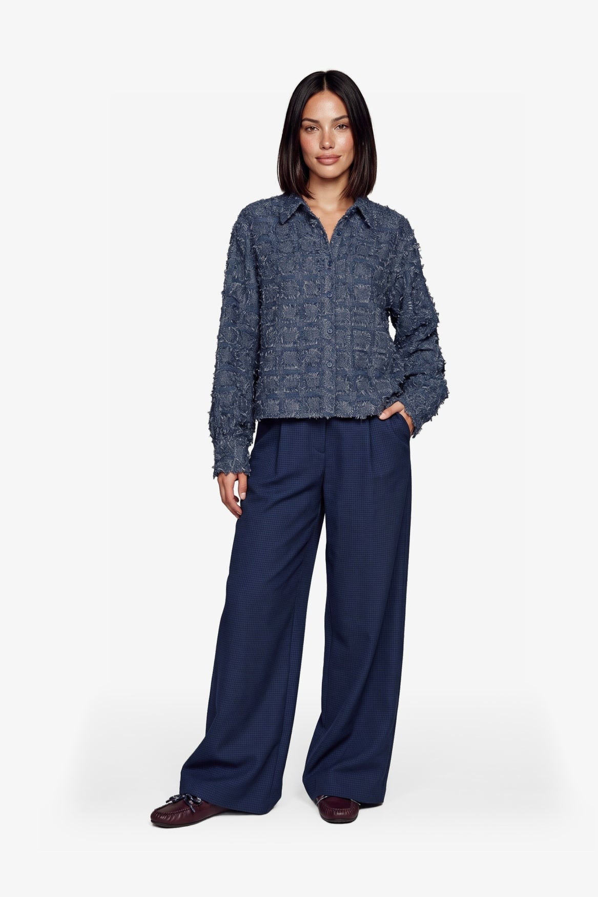 Fluresk blouse denim blauw met ruffle detail Kris Navy Blue
