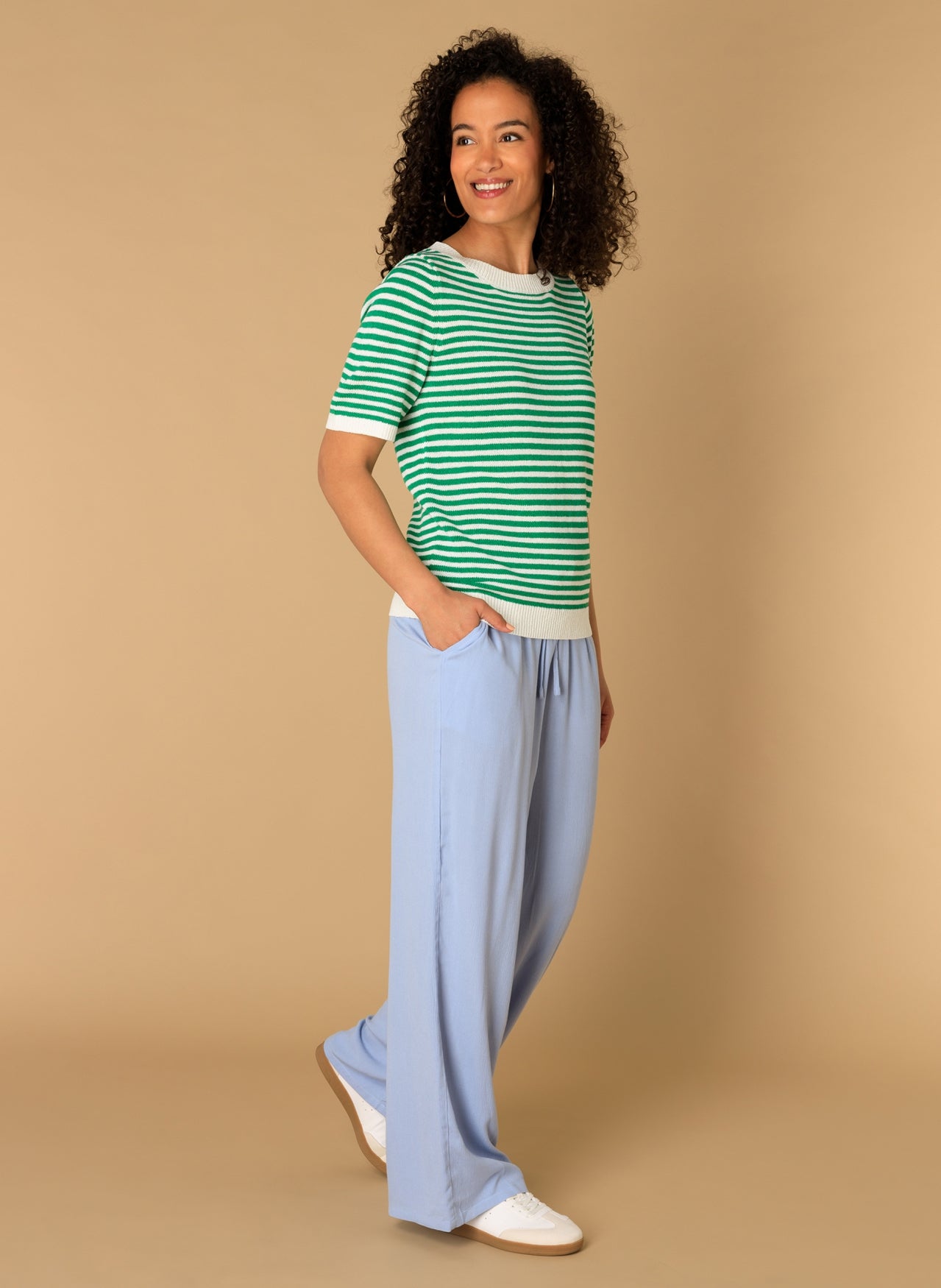 Ivy Beau truitje groen met offwhite strepen model Maia smaragd green multi