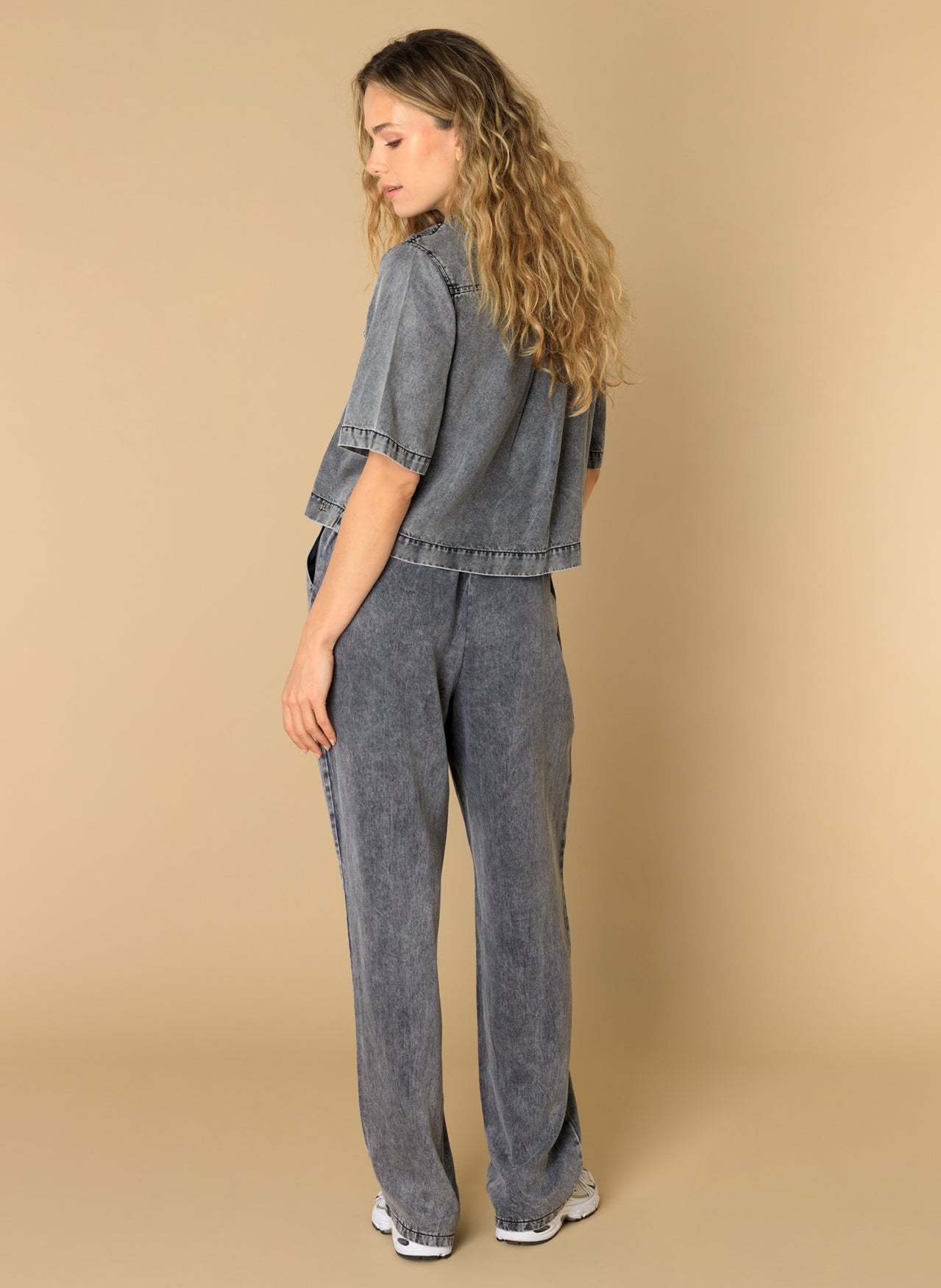 Ivy Beau blouse jasje grijs denim model Everly black