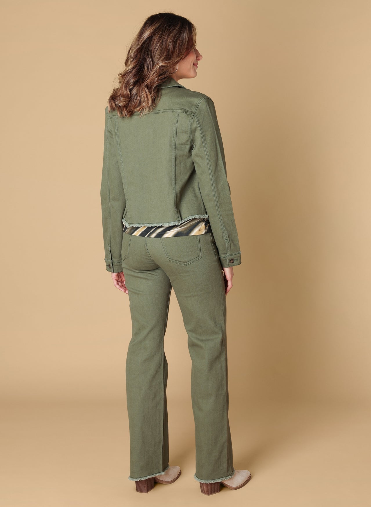 Ivy Beau groen jeans jasje model Siara olive