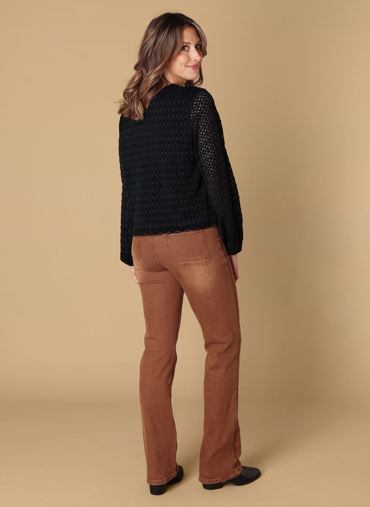 Ivy Beau blouse zwart kant doorschijnende mouwen model Skye