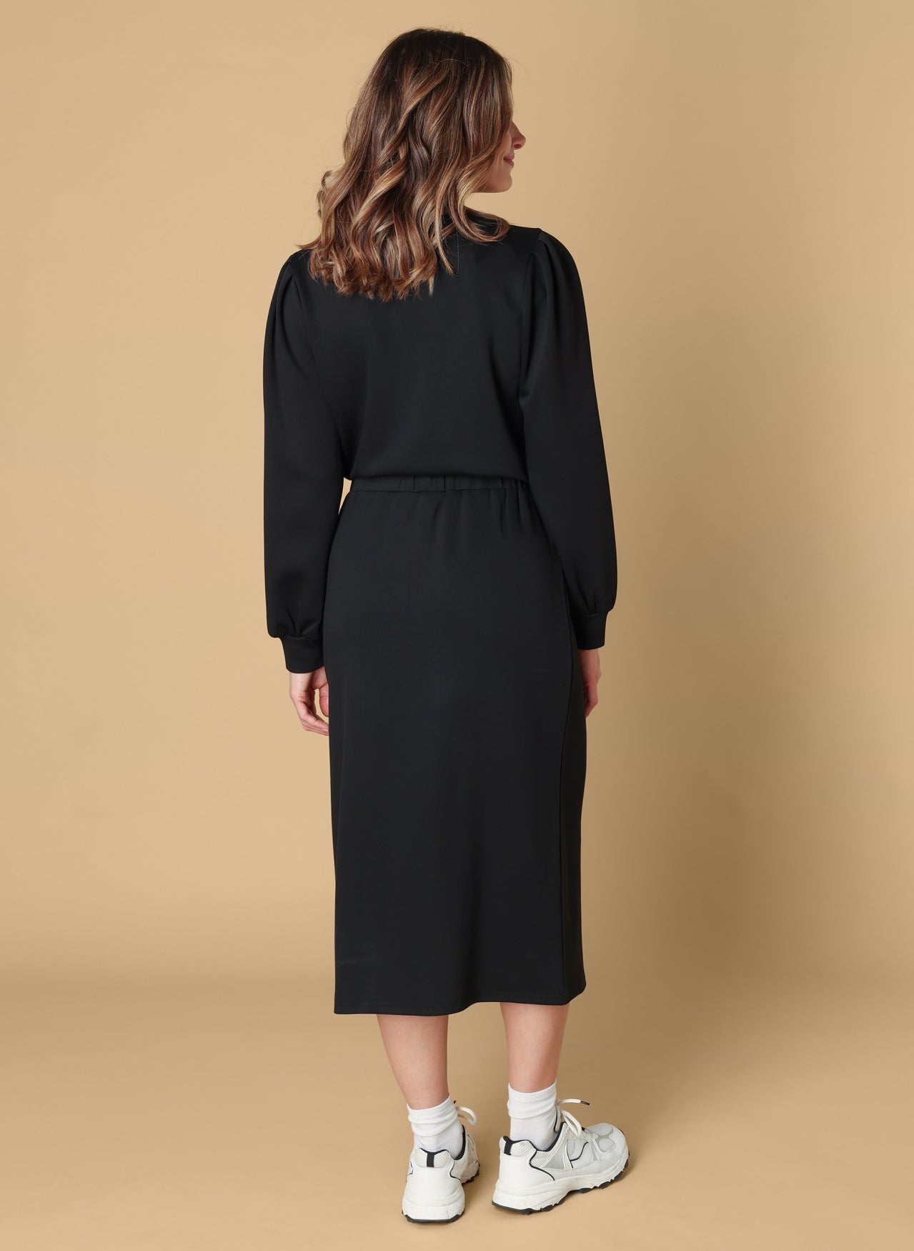 Ivy Beau rok zwart zacht sweater stof model Shanon black
