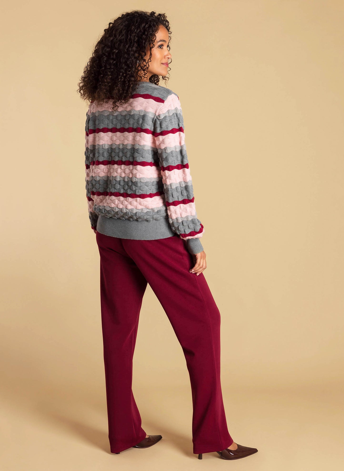 Ivy Beau trui gestreept rood grijs rozemodel Annalina dark grey multi