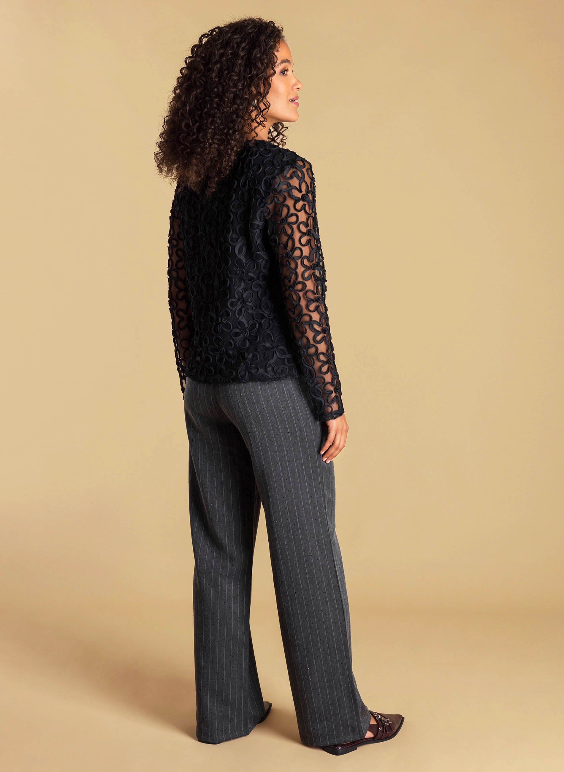 Ivy Beau blouse zwart doorschijnend met bloemen print model Annika black