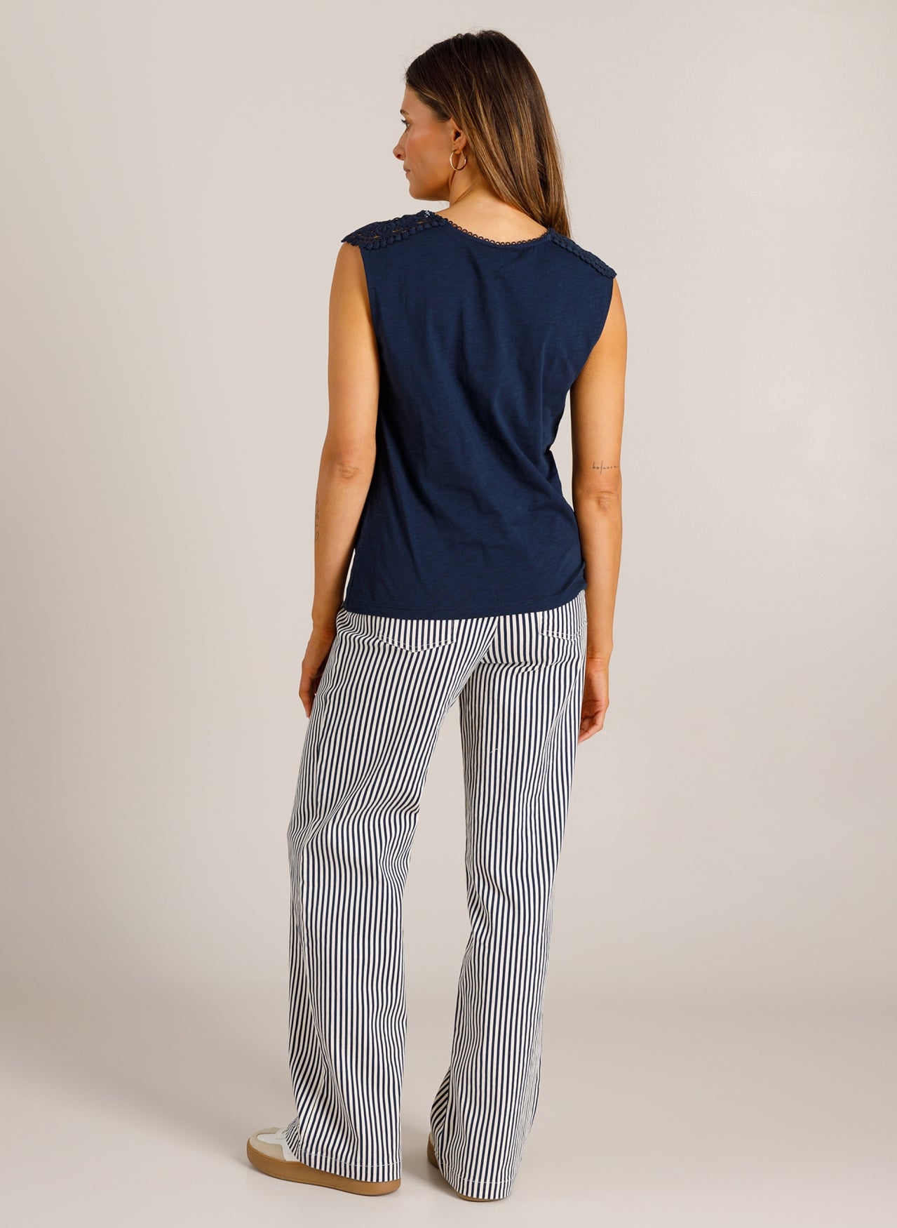 Ivy Beau top donker blauw met kant model Verene midnight blue navy