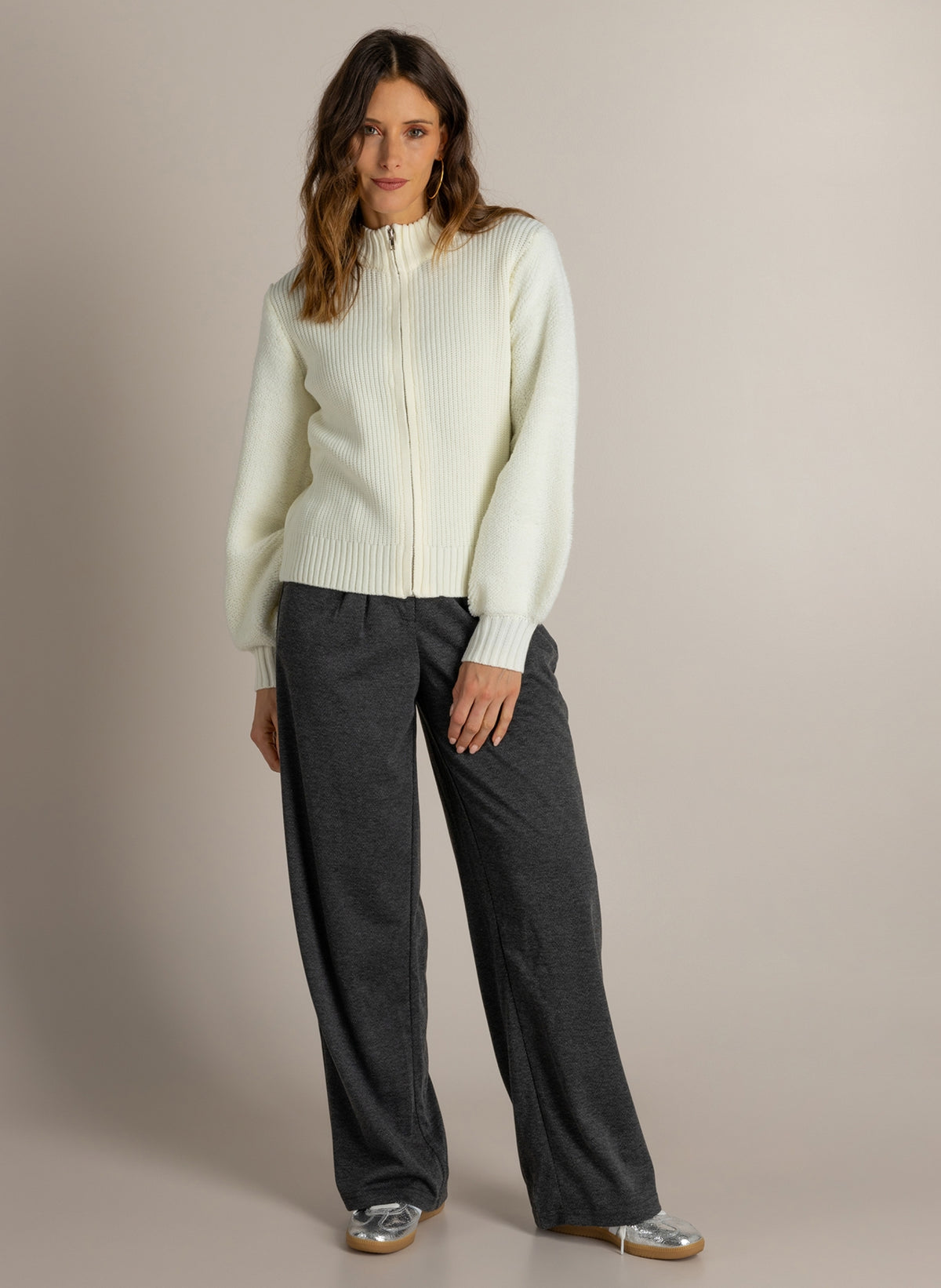 Ivy Beau vest off white met rits model May