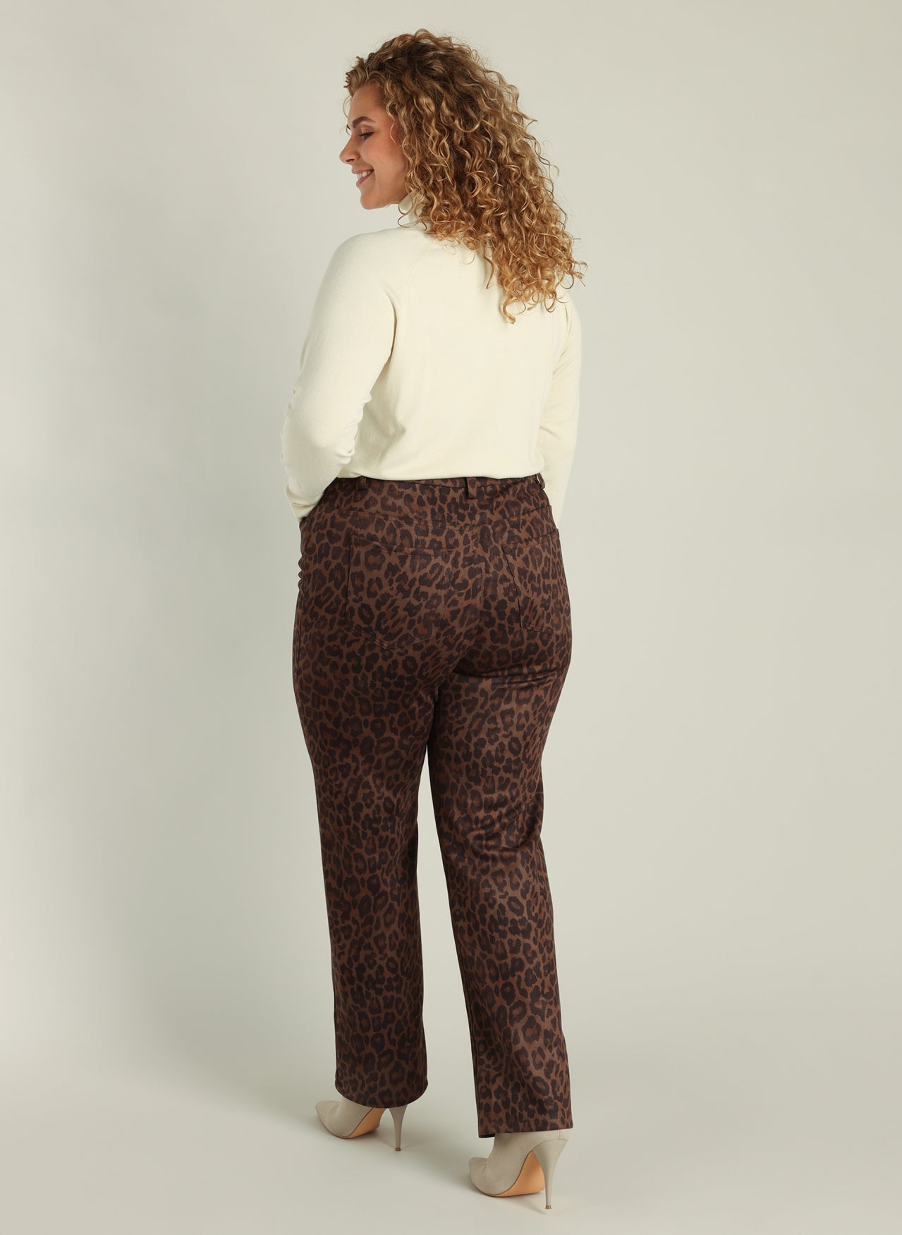 Yest Curve (Yesta) panter broek bruin model Gabrielle leopard print