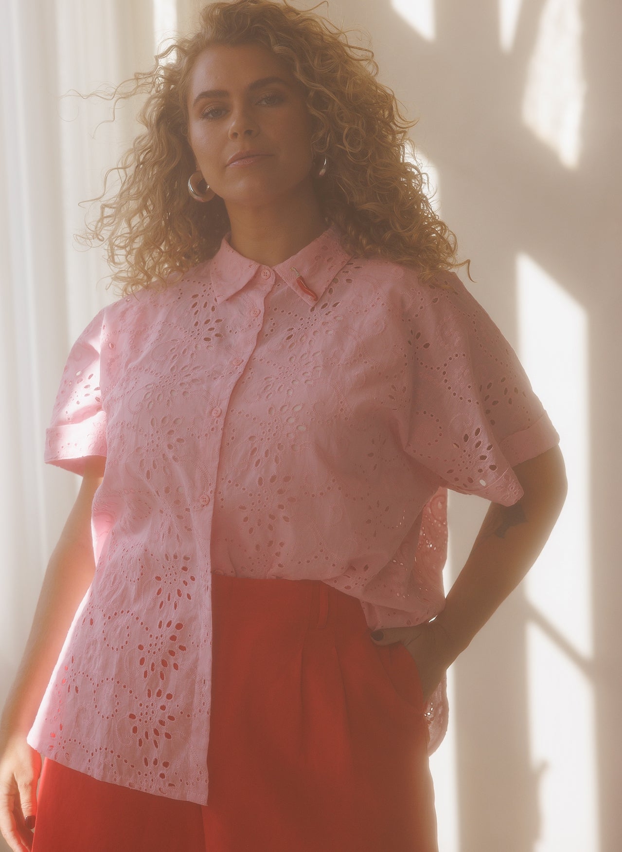 Yest Curve (Yesta) blouse roze broderie model Nini Bright pink