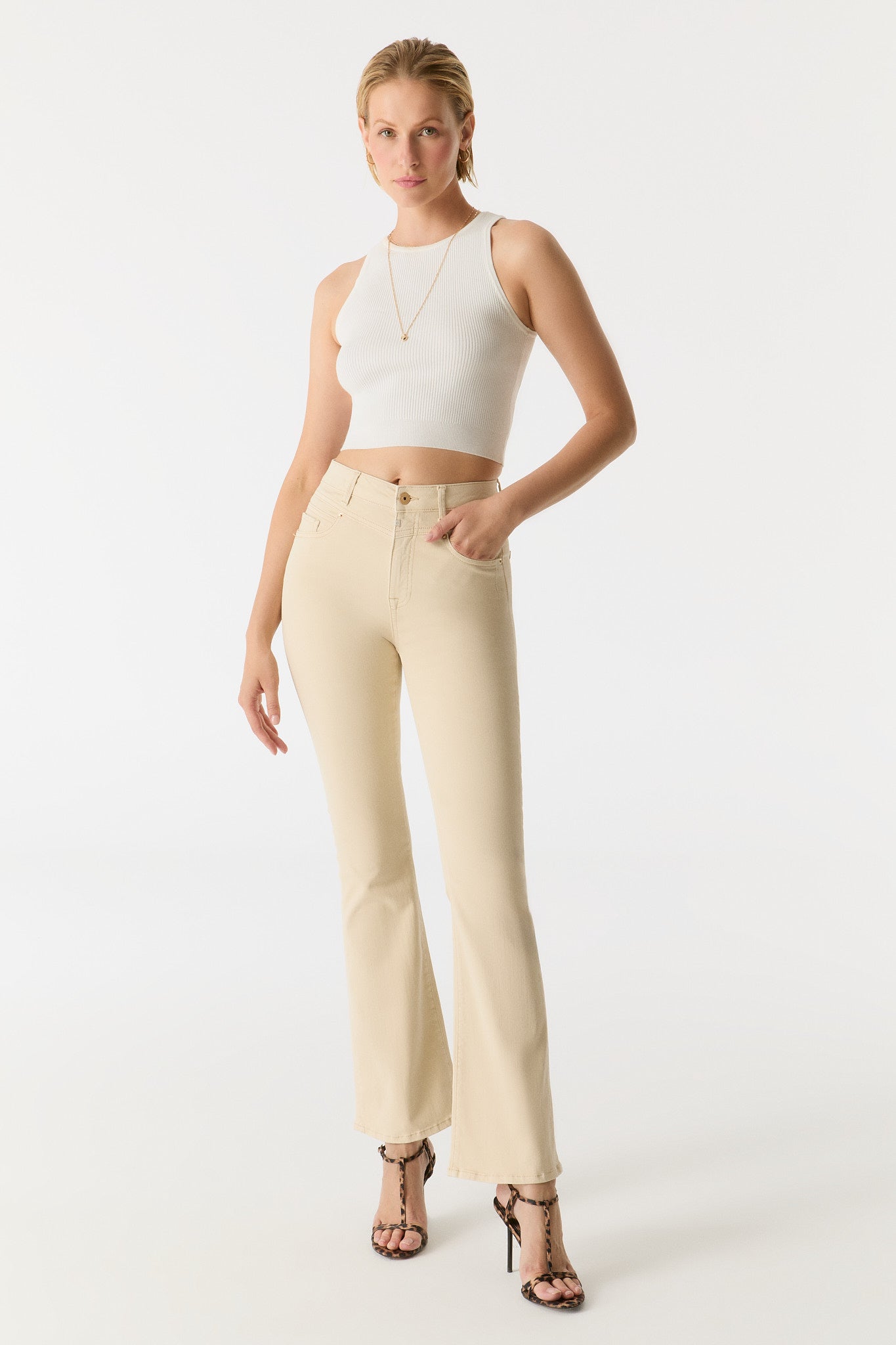 Coj jeans ecru flare model lengte 30 Matilda