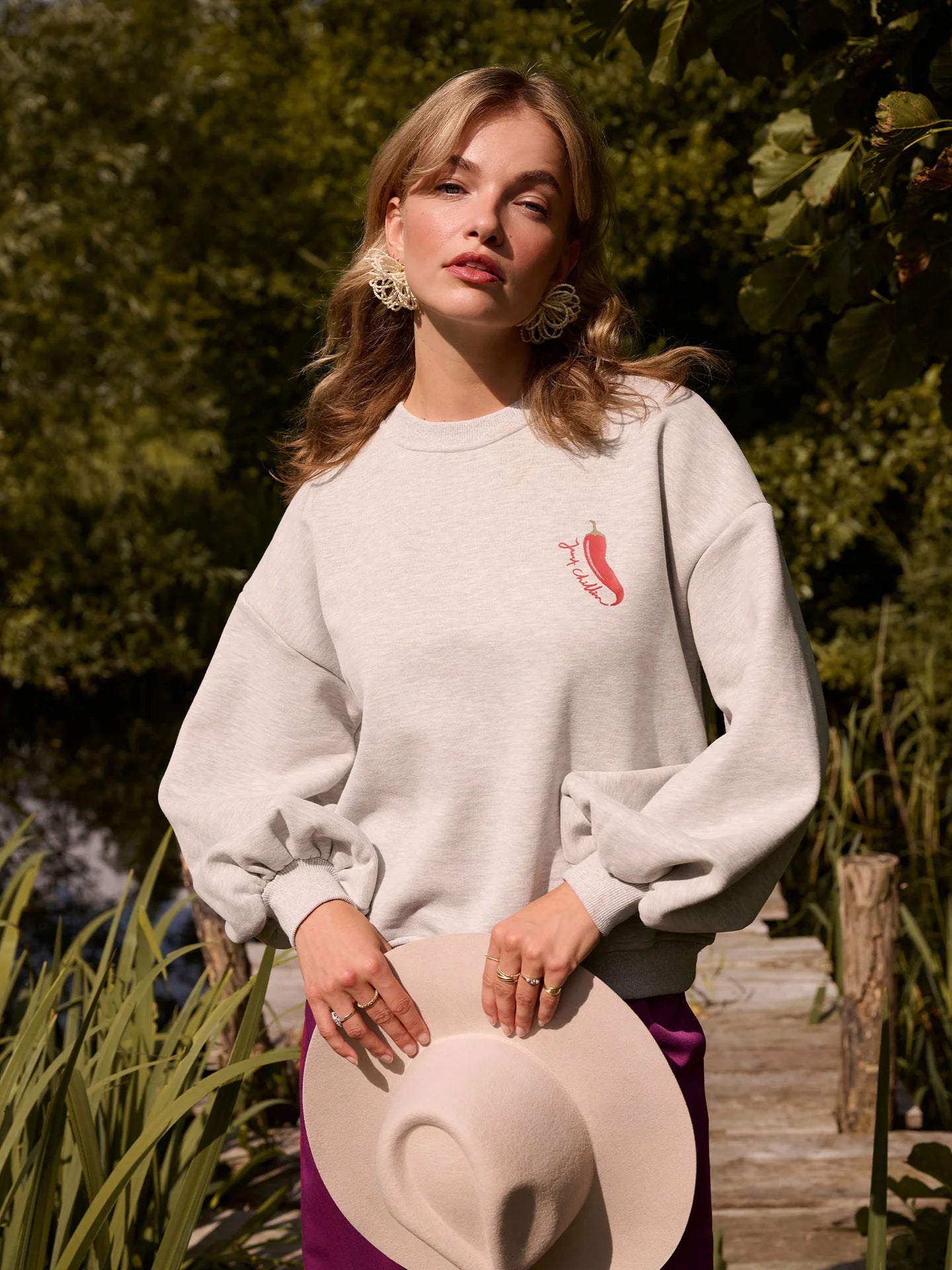Ydence sweater grijs met backprint model Just chillin grey melange