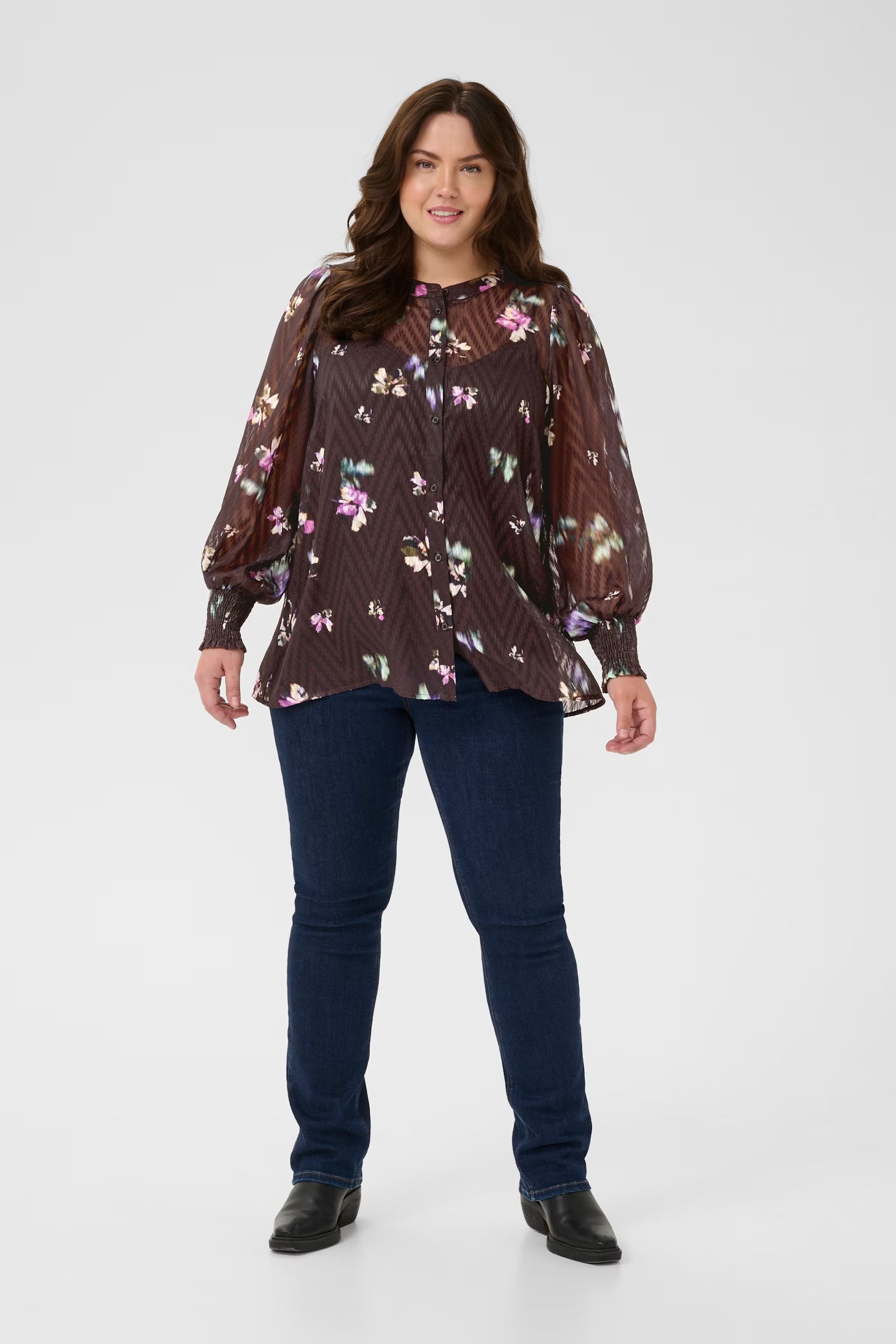 Kaffe Curve blouse donker bruin KCclara shirt black coffee print met paars detail