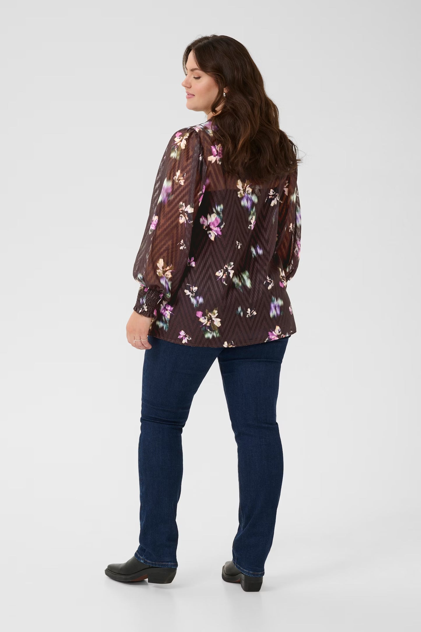 Kaffe Curve blouse donker bruin KCclara shirt black coffee print met paars detail