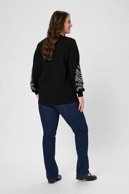 Kaffe Curve sweater zwart met witte details op mouw model KCviva sweatshirt black deep