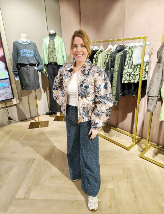 Fluresk bomber jasje goud met donker blauwe print model Shantel Jacket gold