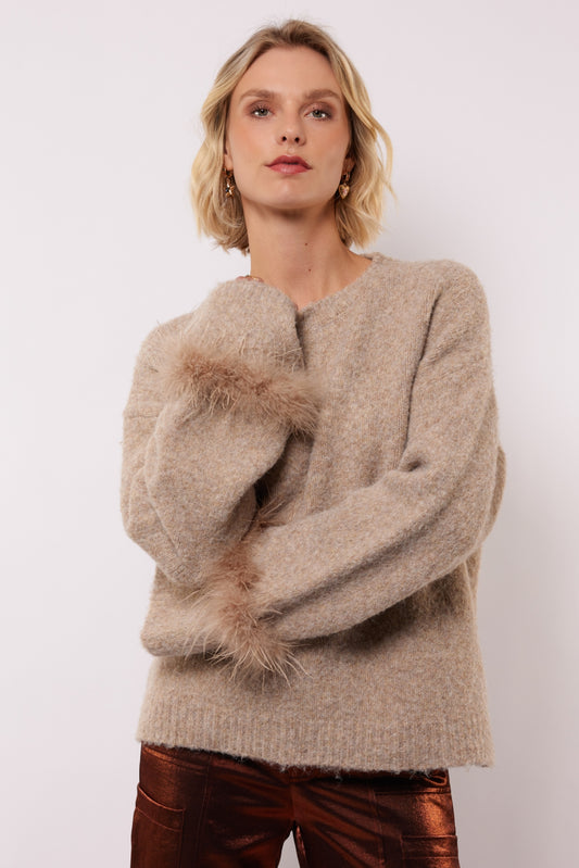 Fluresk trui beige met veren aan mouw model Rielle knit sweater warm taupe