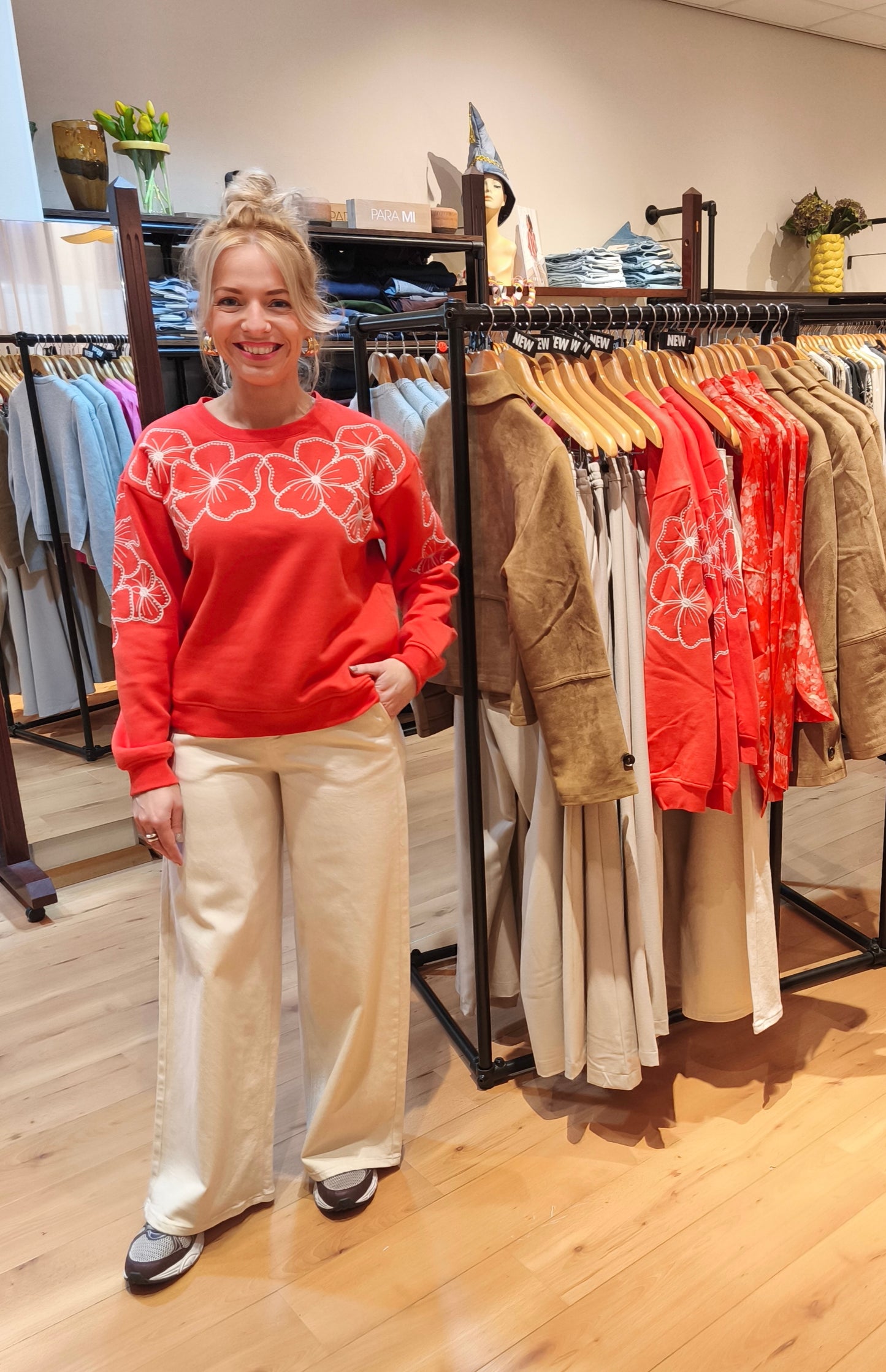 Cream sweater rood met bloemen borduursel model CRdaria Sweatshirt Paprika