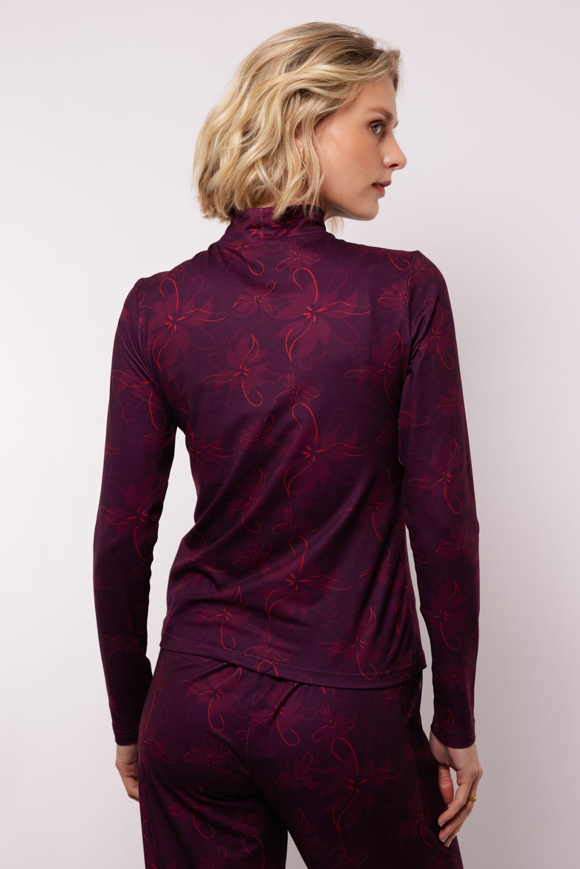 Fluresk colletje bordeaux rood model Vida top wine red bright print