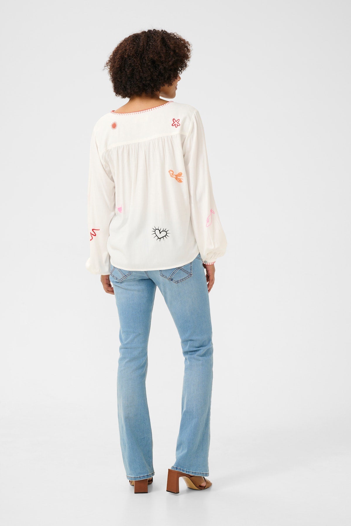 Cream blouse offwhite met kleurrijk borduursel model CRsivah marshmallow