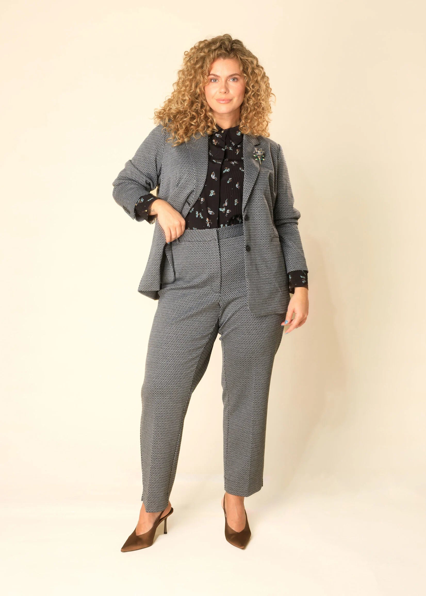 Yest Curve (Yesta) pantalon zwart wit print model Helia broek A005899 black offwhite