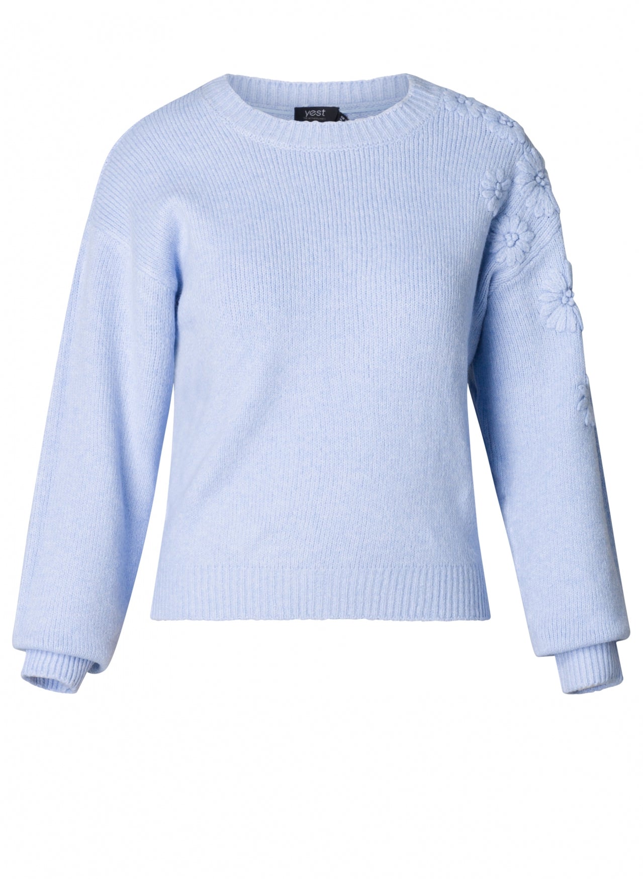 Yest trui licht blauw met bloemen op schouder model Brianna soft blue