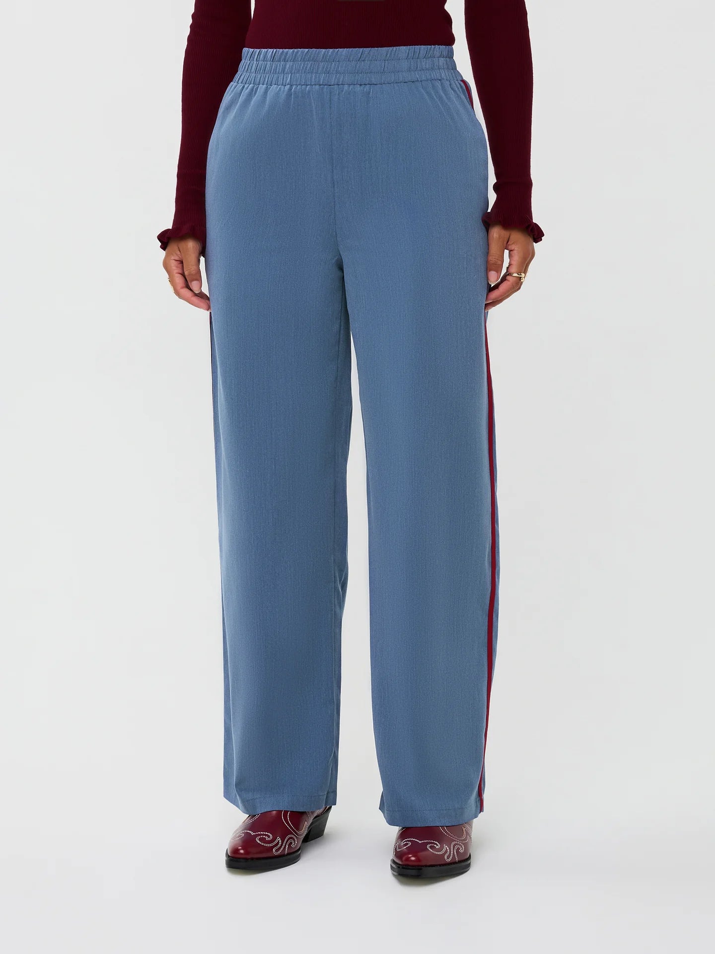 Ydence broek denim blue model zizi blauw rood pants