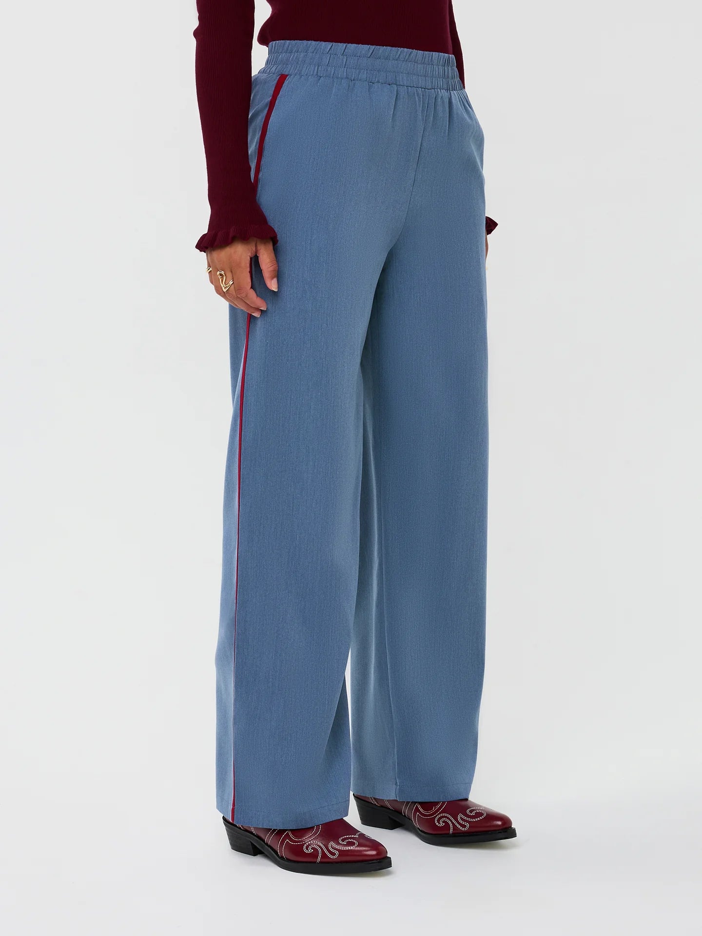 Ydence broek denim blue model zizi blauw rood pants