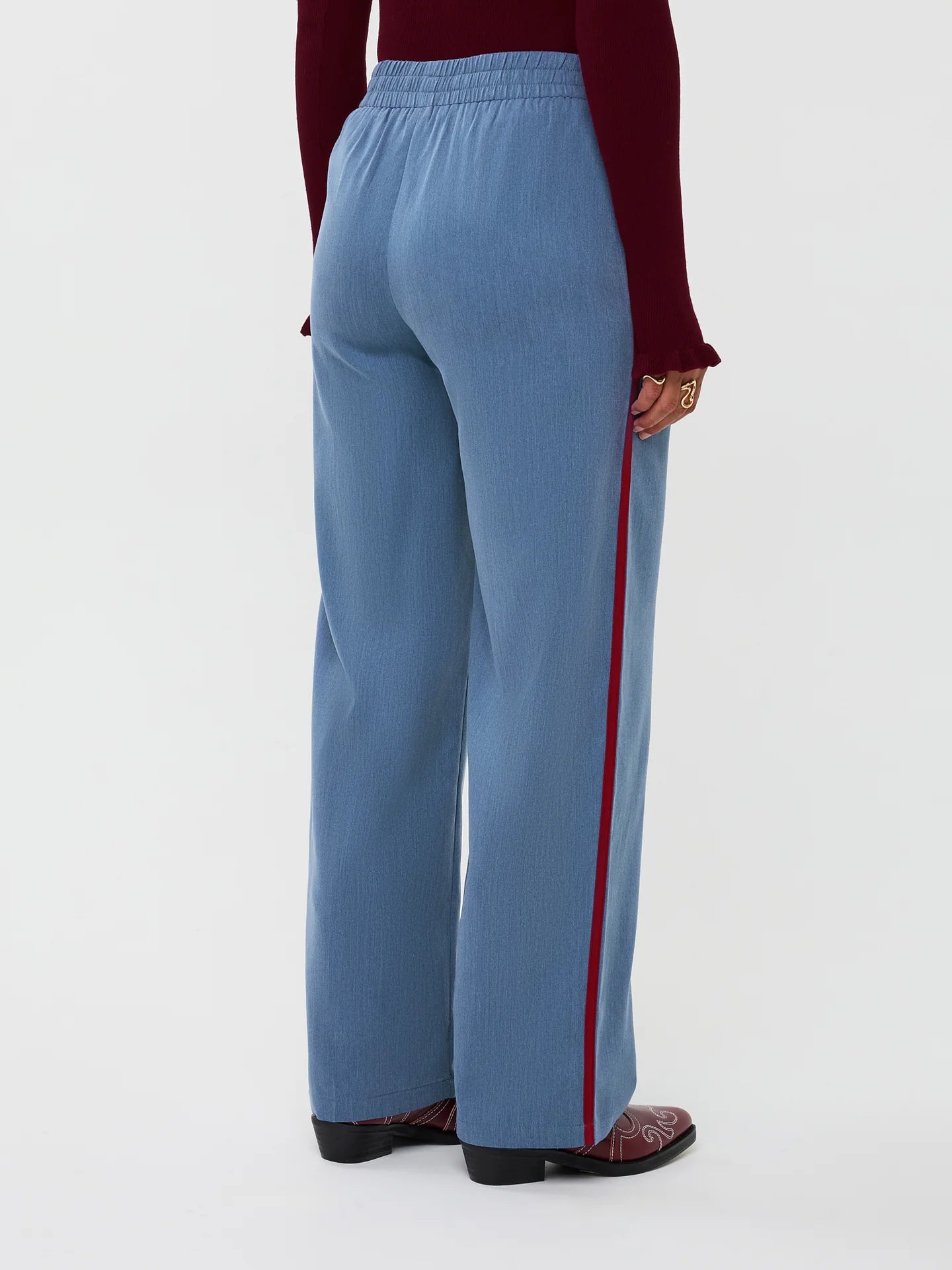 Ydence broek denim blue model zizi blauw rood pants