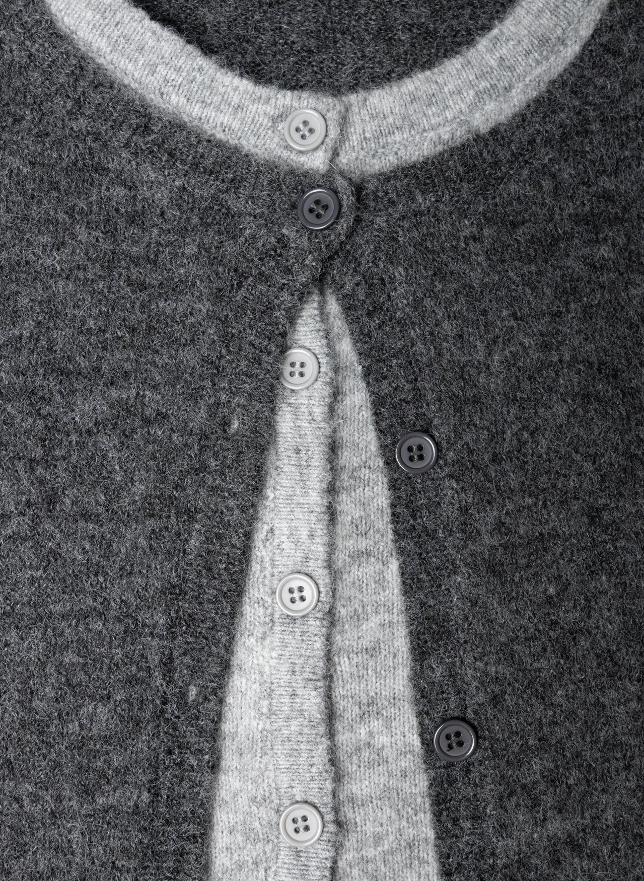 Yest vest dubbele cardigan look grijs model Brandi dark grey