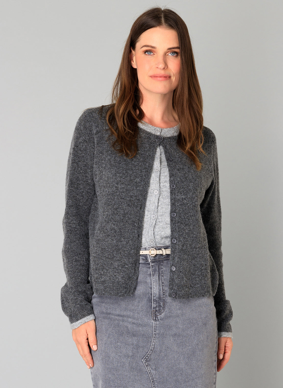 Yest vest dubbele cardigan look grijs model Brandi dark grey