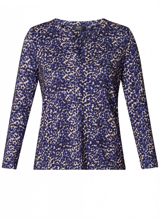 Yest shirt blauwe print model Raissa Essential dark navy