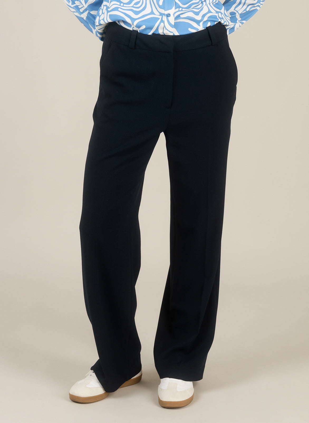 Yest pantalon donker blauw model Ina Navy broek