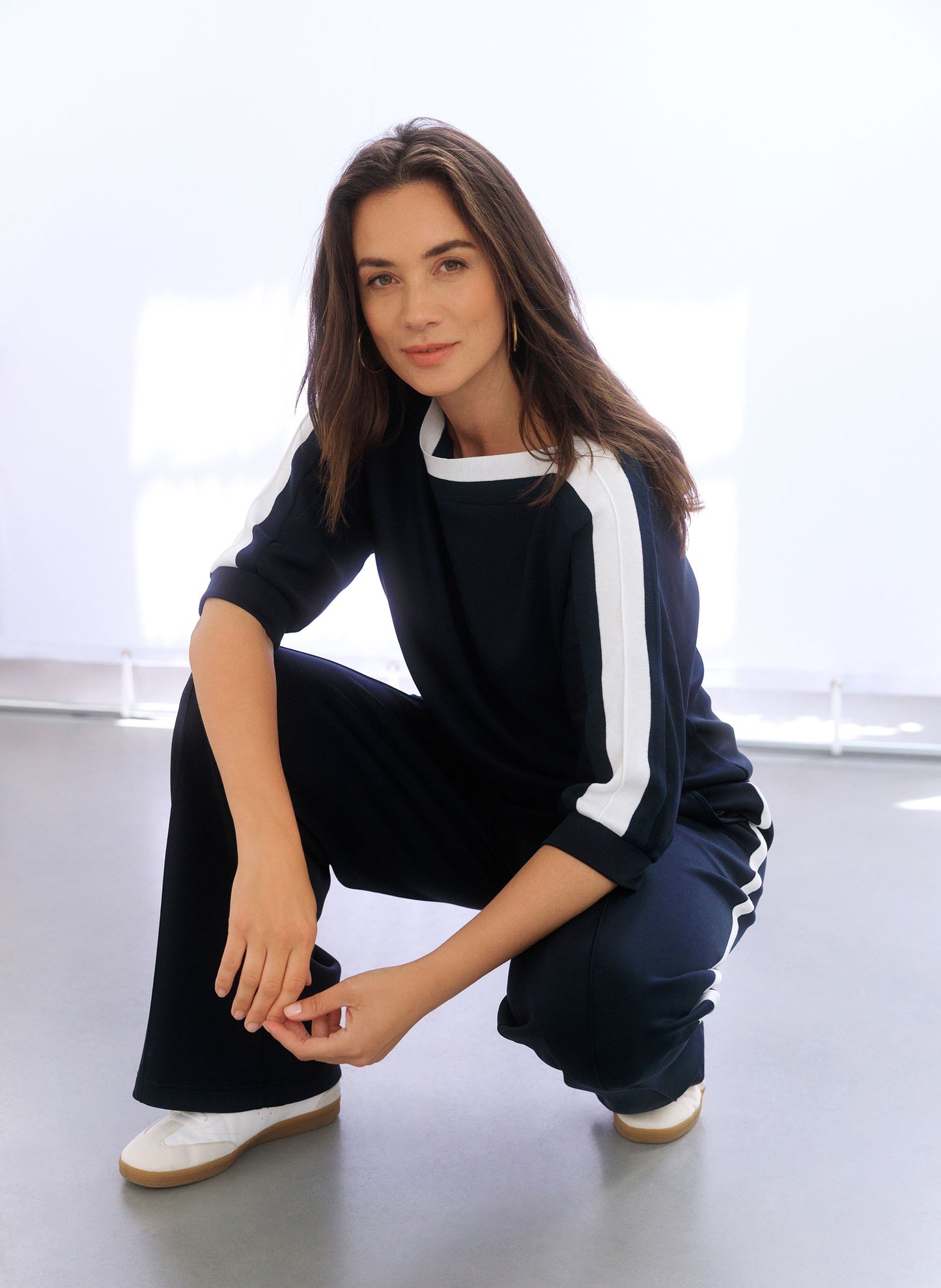 Yest sweatshirt donkerblauw met offwhite streep model Inaya navy shirt