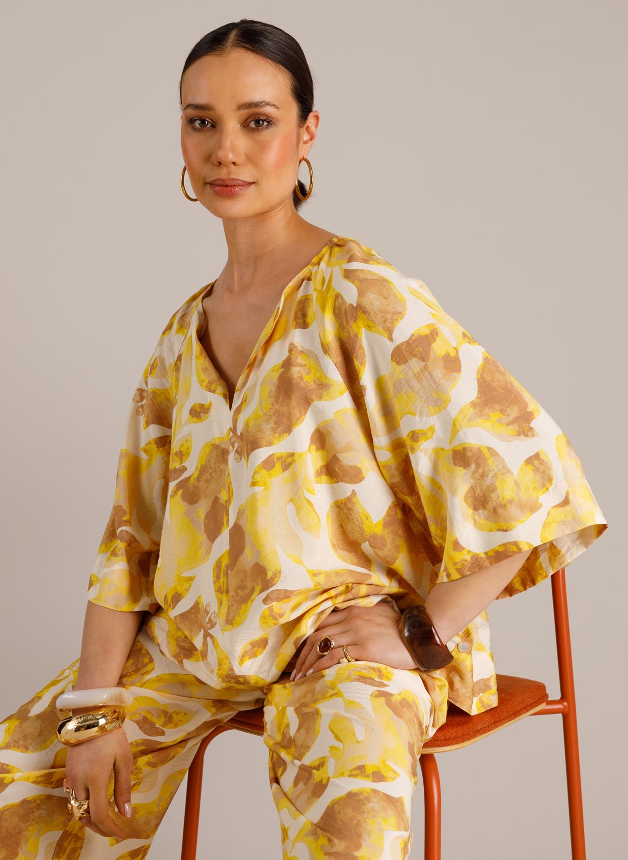 Yest blouse gele met zandkleurige offwhite print model Mylene Raffia 0006284
