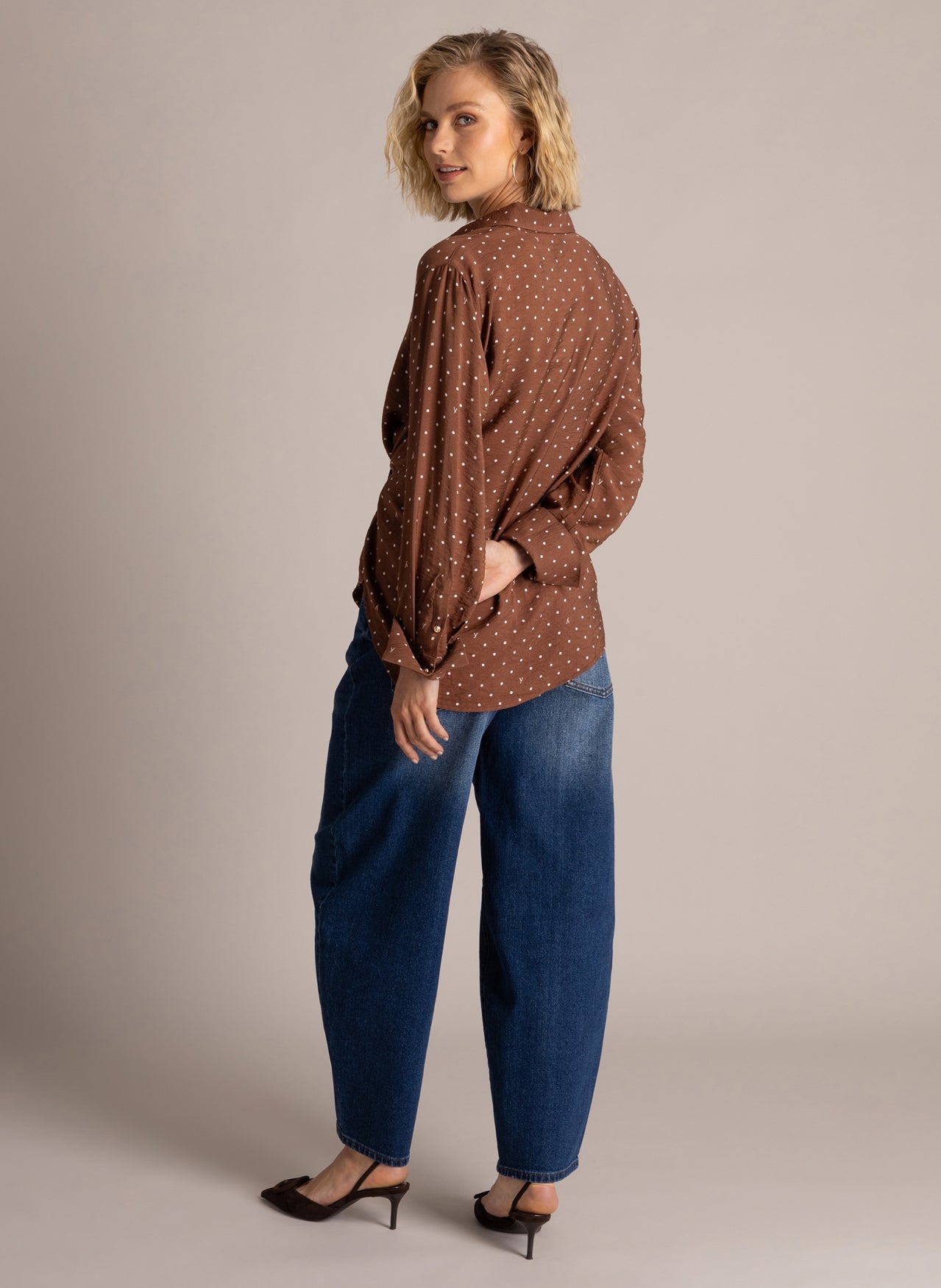 Yest blouse bruin met witte stip model Samira mocca brown polka dot