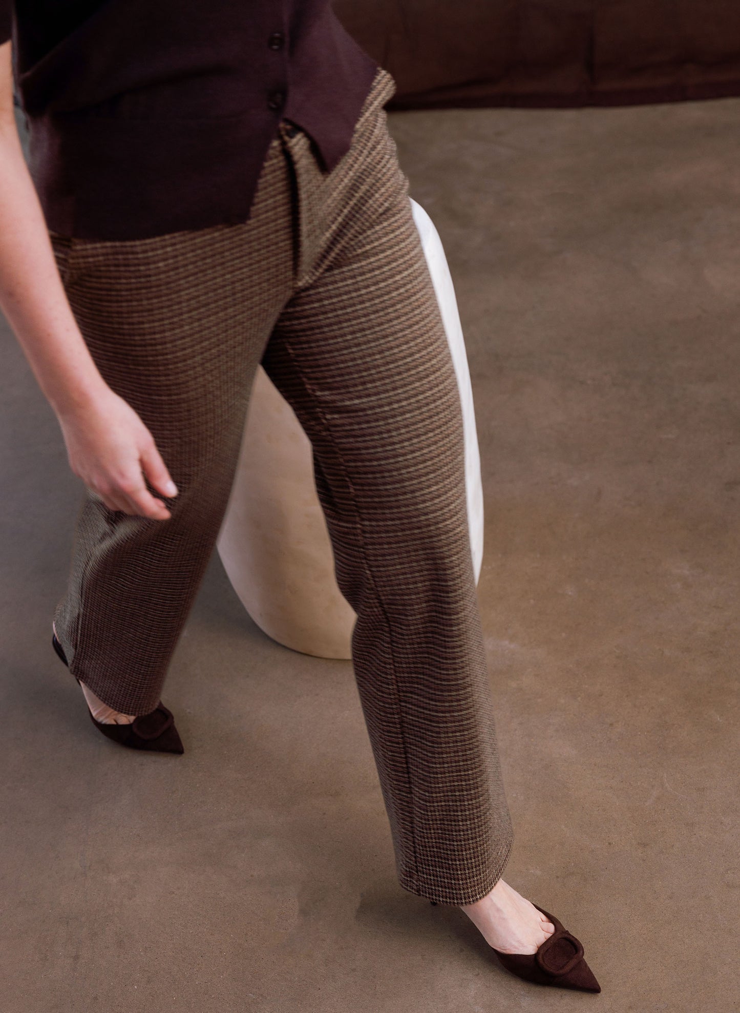 Yest broek bruine ruit model Belinda Essential Mocca Brown