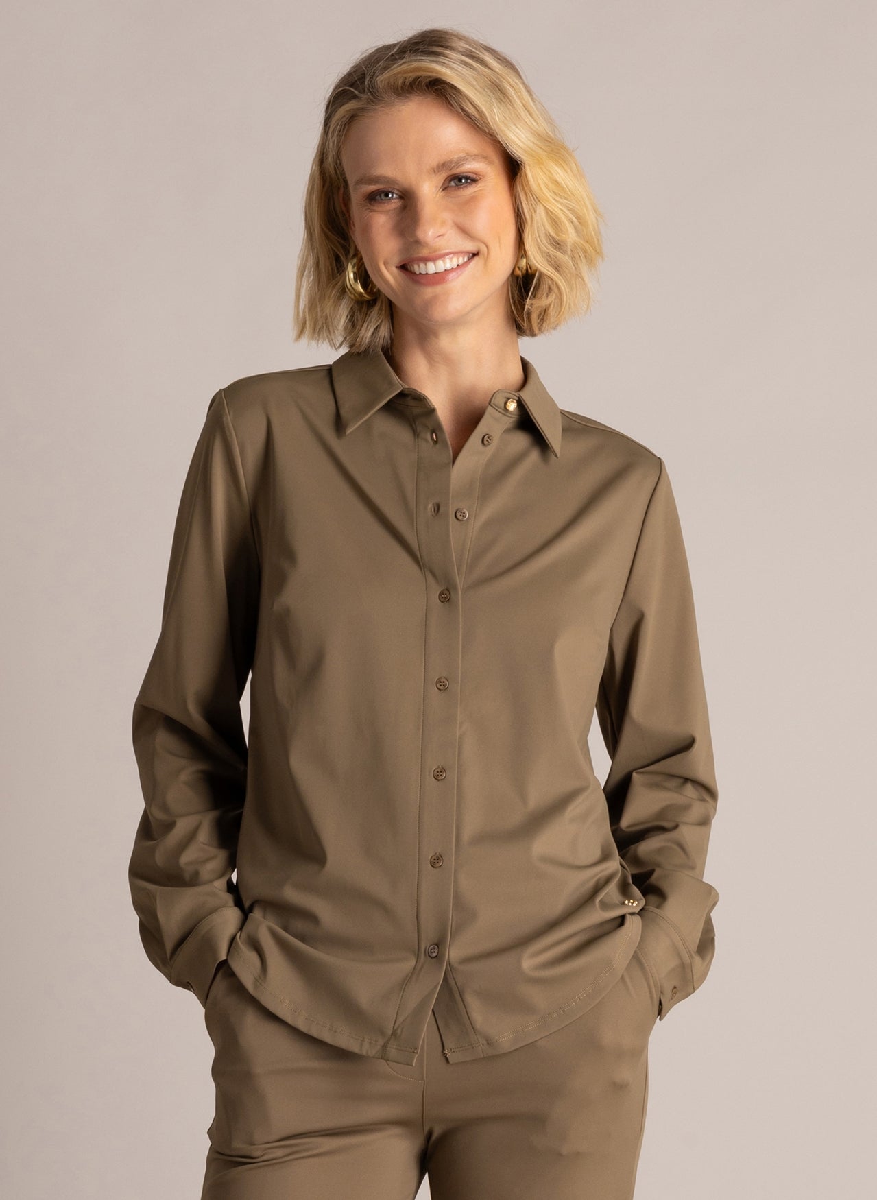 Yest Blouse olijf groen travel stof model Ofira essential 6444 grey olive