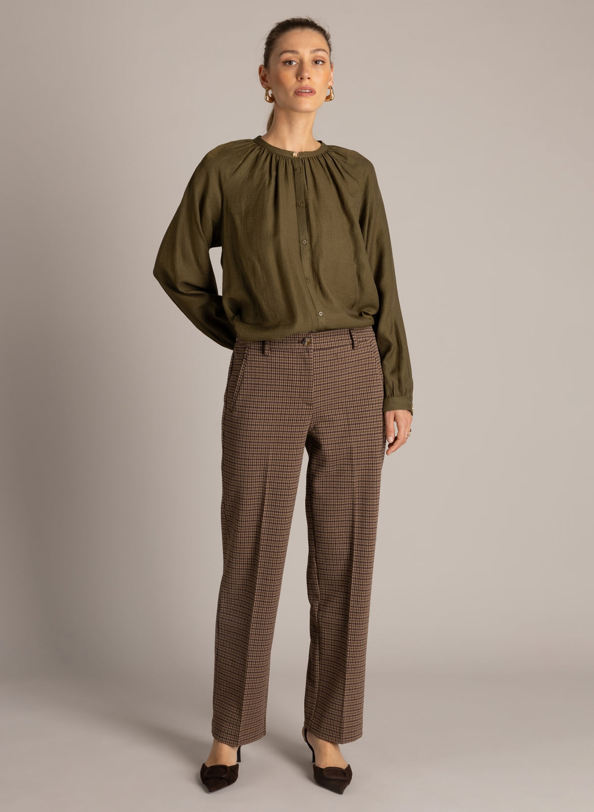 Yest broek bruin ruit met groen detail model Ulanna brown multi