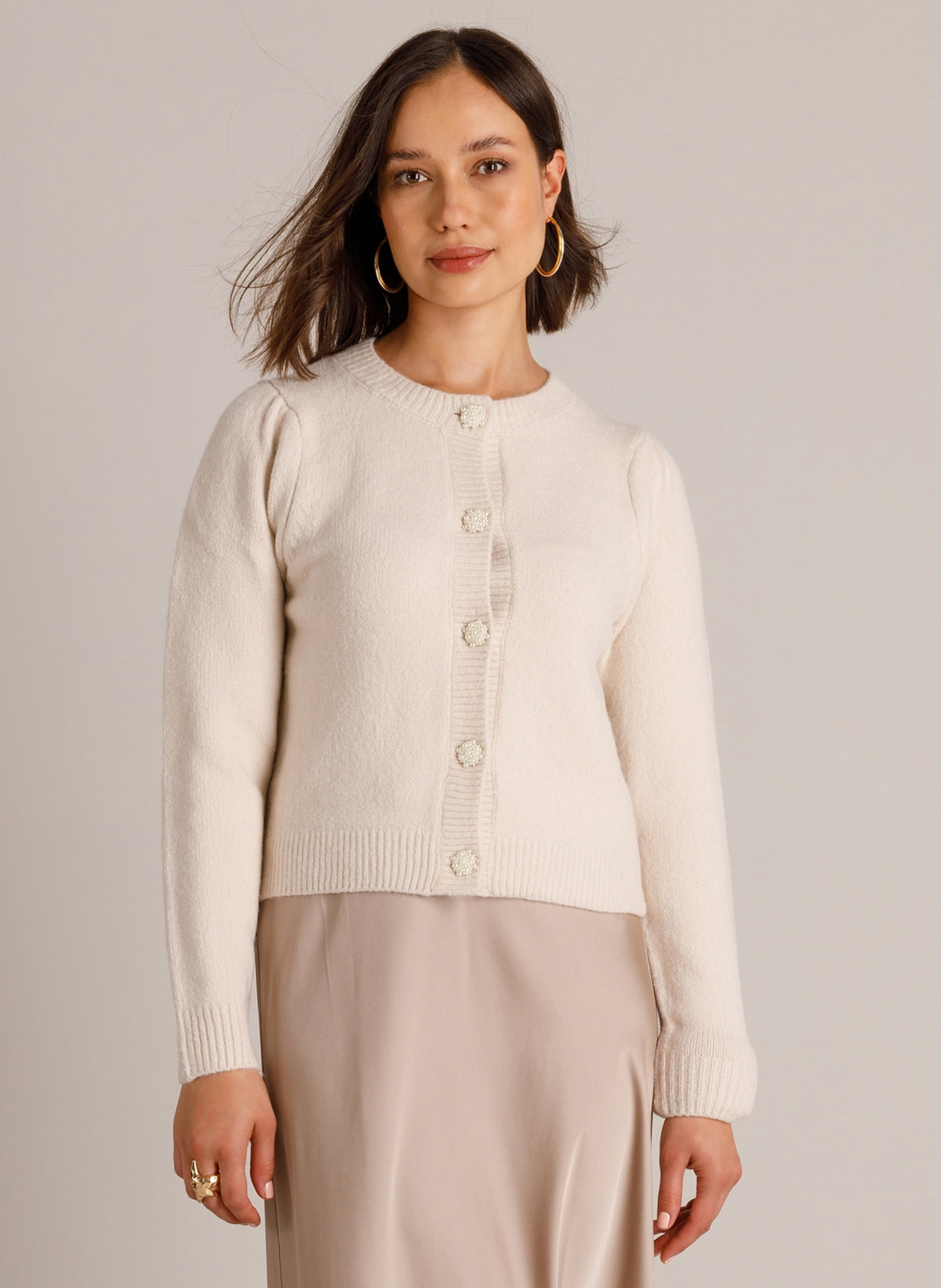 Yest vest creme met parel knopen model Wren Pastel Grey 0006664