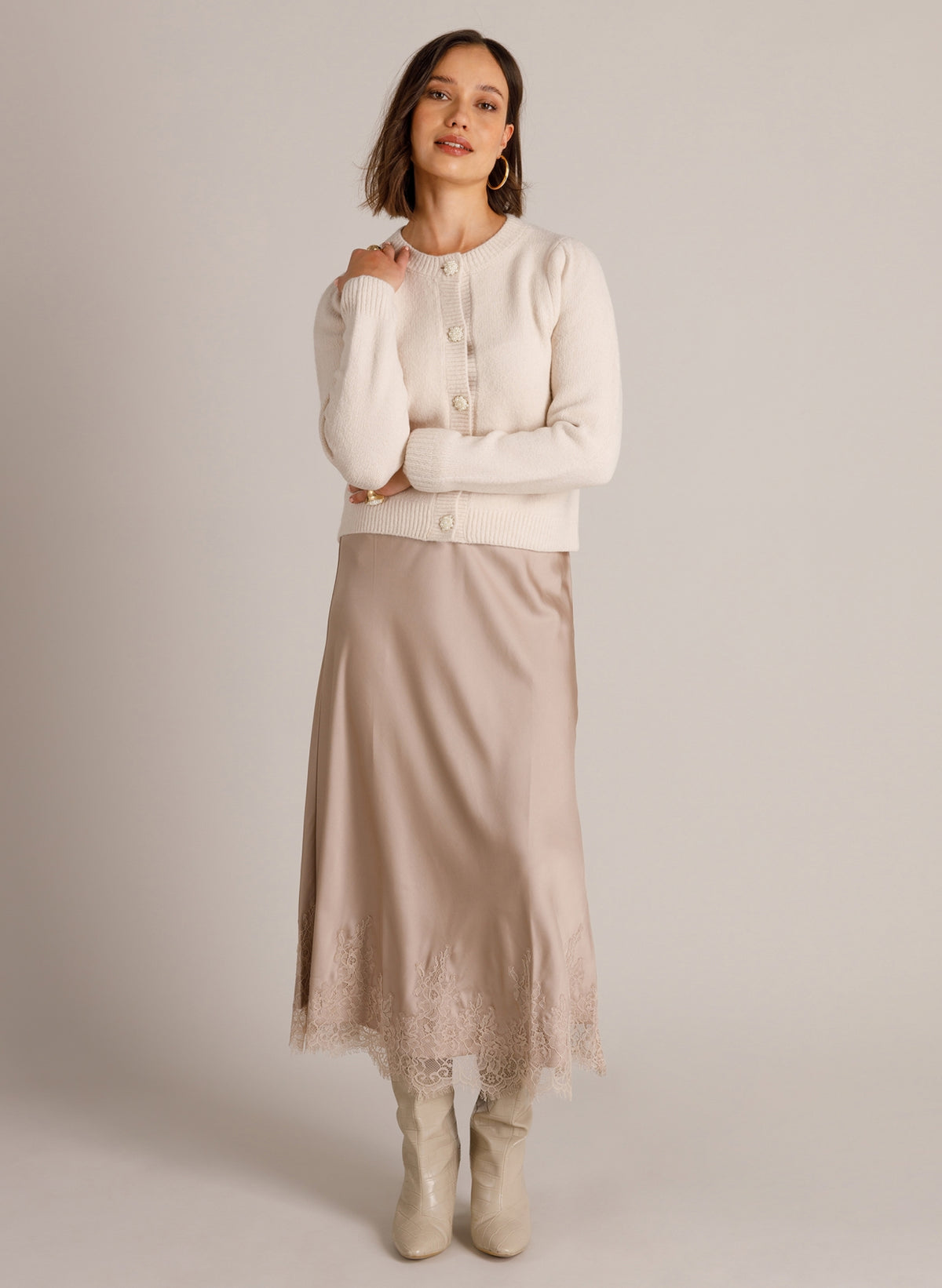 Yest vest creme met parel knopen model Wren Pastel Grey 0006664