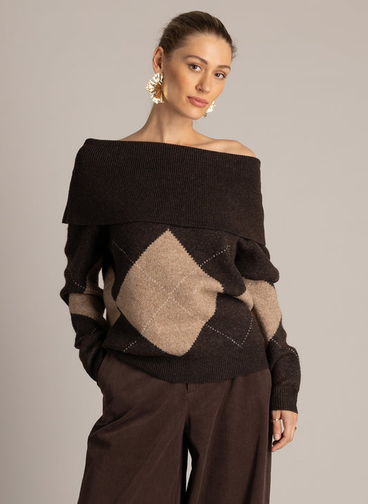 Yest trui offshoulder argyle bruine print model Umara brown