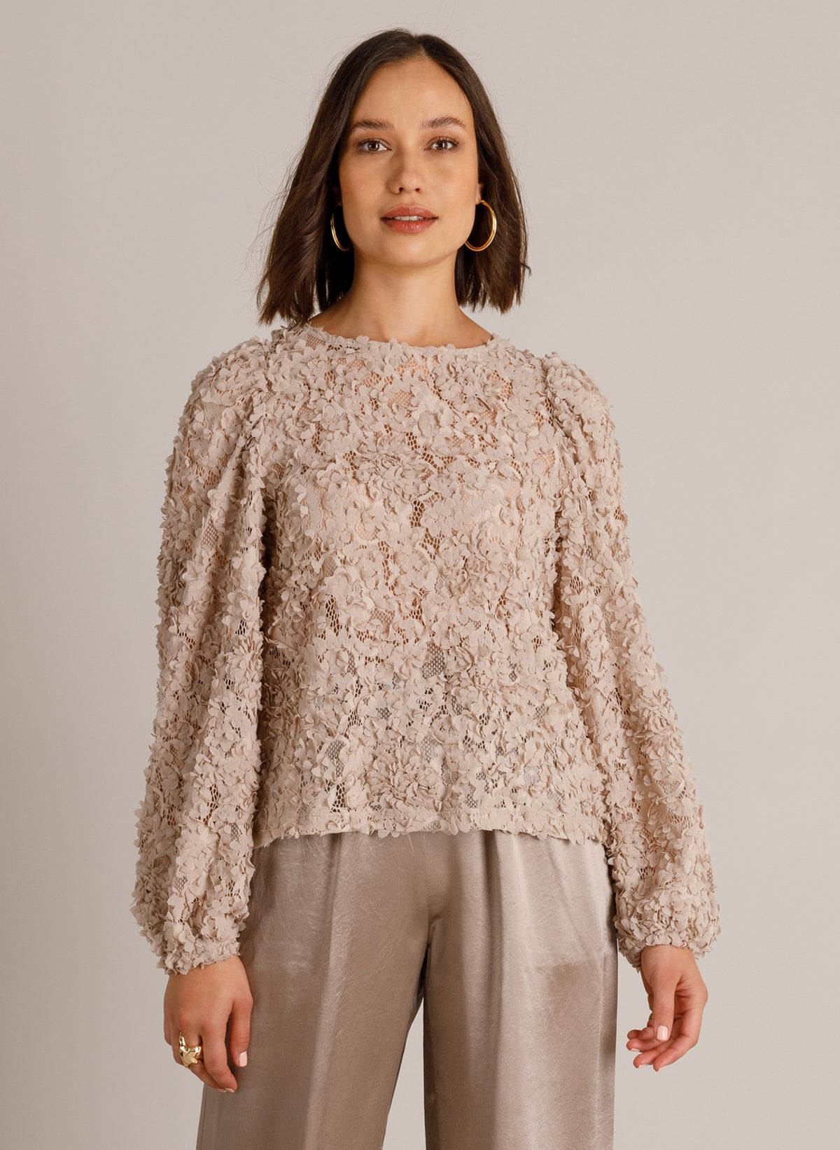 Yest blouse met 3d bloemen structuur beige model Willa Light Taupe 0006751