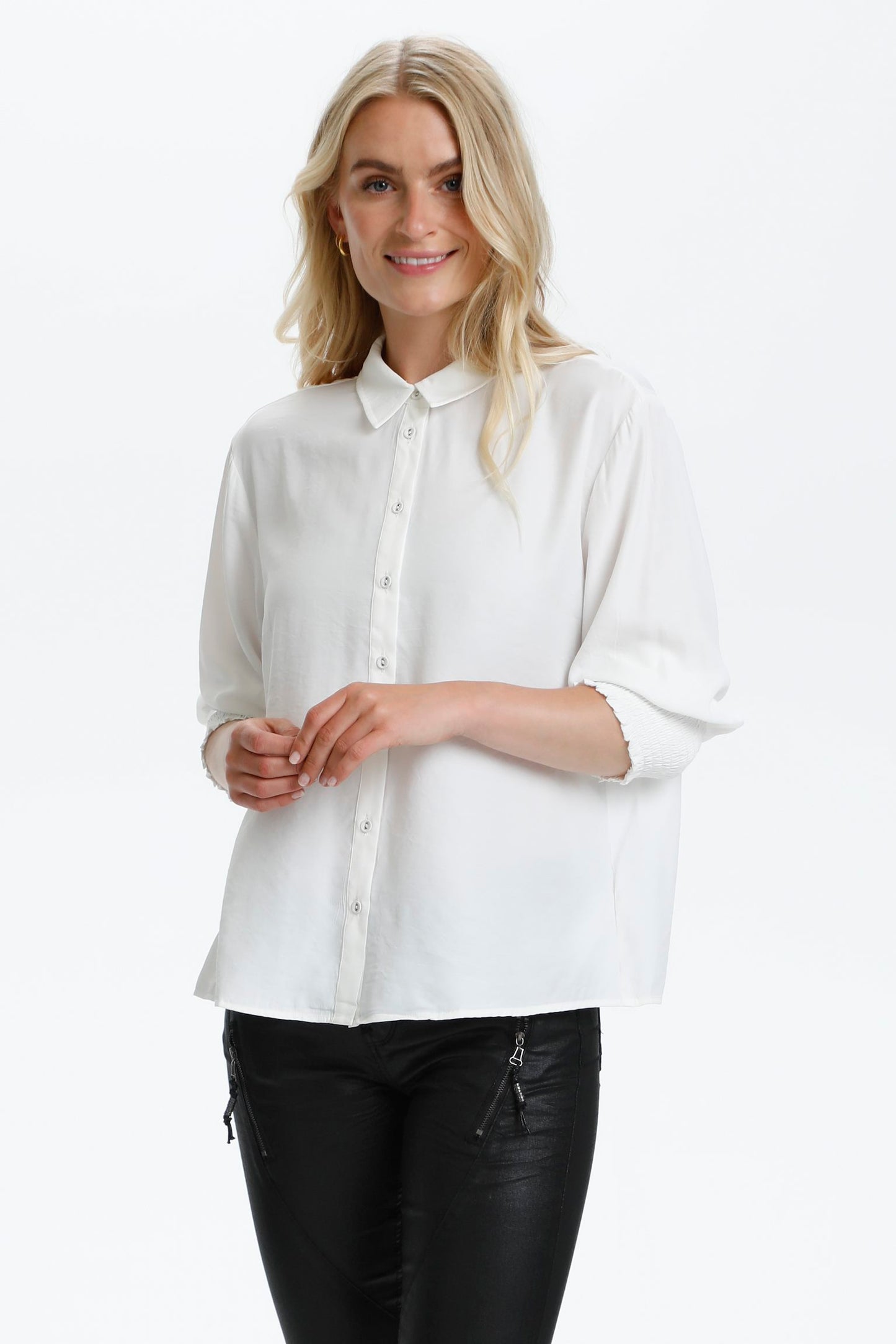 Cream blouse offwhite en in donkerblauw met elastieke mouw