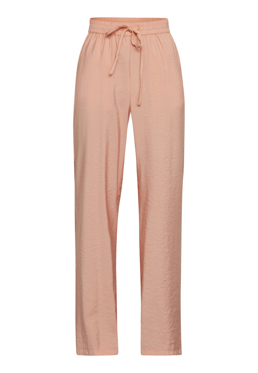 Sisters point broek oranje kleur model Ella PA3 coral reef
