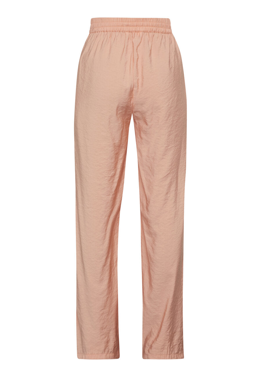 Sisters point broek oranje kleur model Ella PA3 coral reef